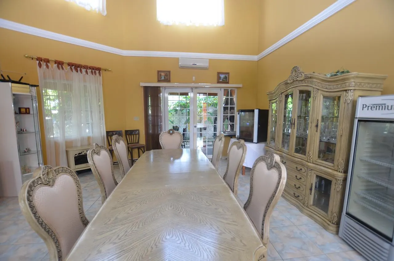 Dream Castle Eight Bedroom Villa Бухта Монтего