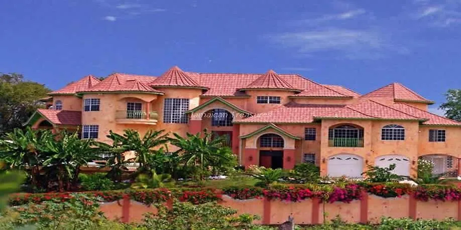 Dream Castle Eight Bedroom Villa Бухта Монтего